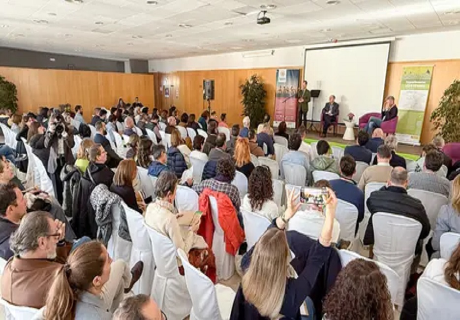 El proyecto Experimenta Vías Verdes junto con Pedal Spain han reunido en Doña Mencía, Córdoba a más de 150 participantes en una jornada público-privada para el desarrollo de las Vías Verdes y el cicloturismo.